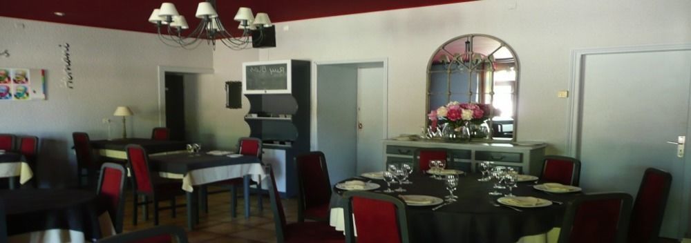 Le Victor Hugo - Hotel Et Restaurant - Logis Hotels Saint Cere Bagian luar foto